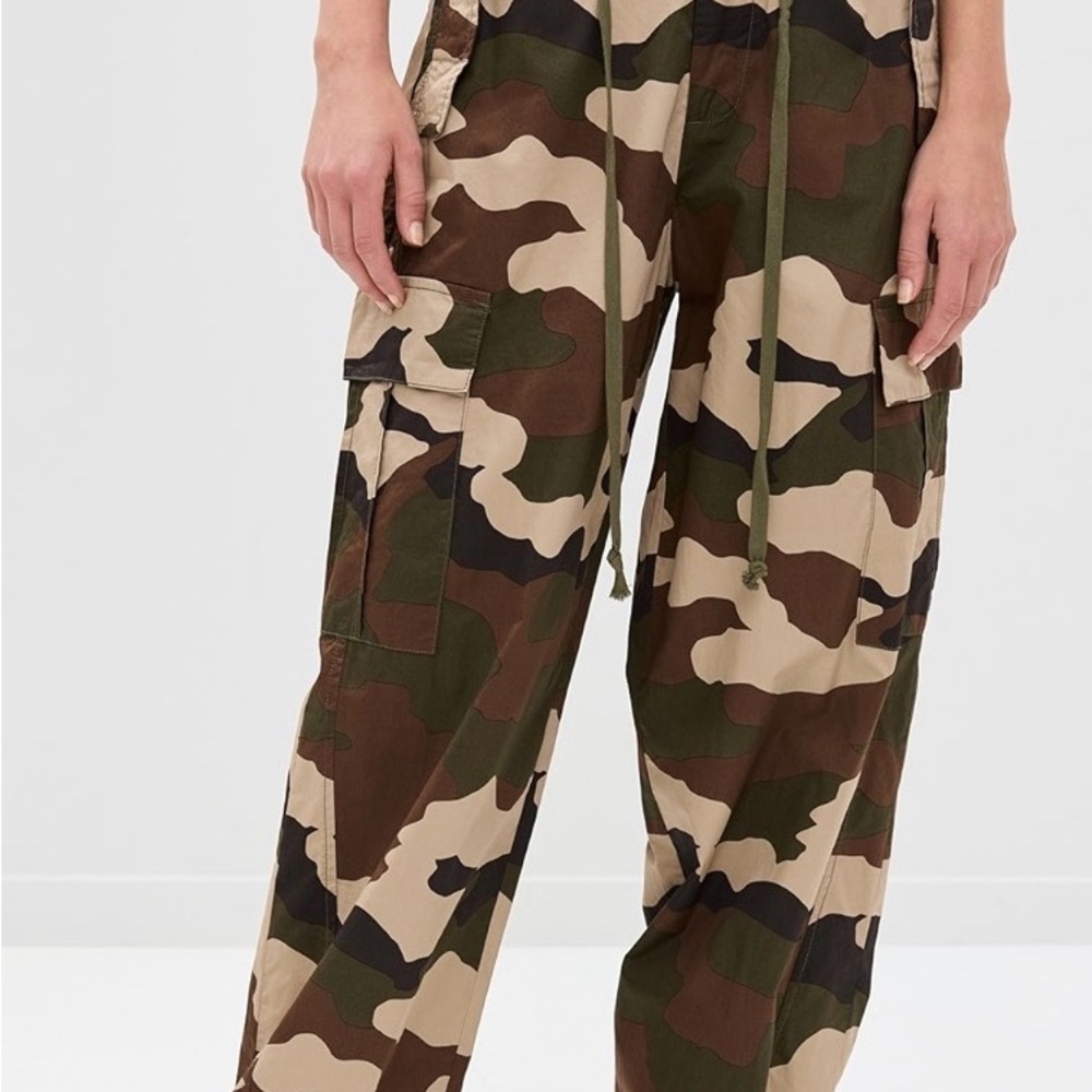 Good American Parachute Camouflage Cargo Pants size Medium NWT